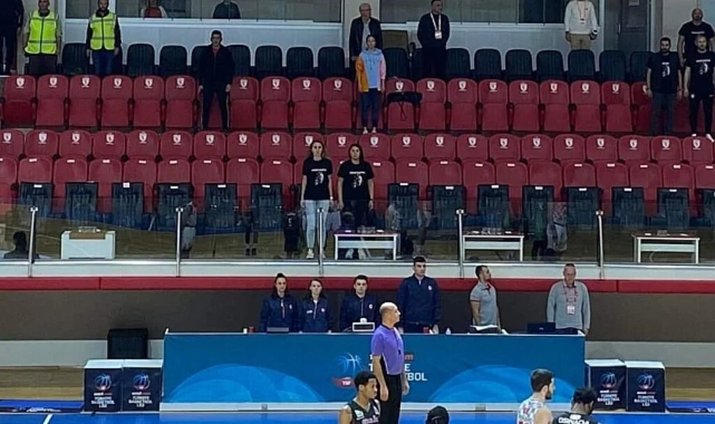 Yılyak Samsunspor Basketbol'un Maçında Protokoldeki Boş Koltuklara Tepki!