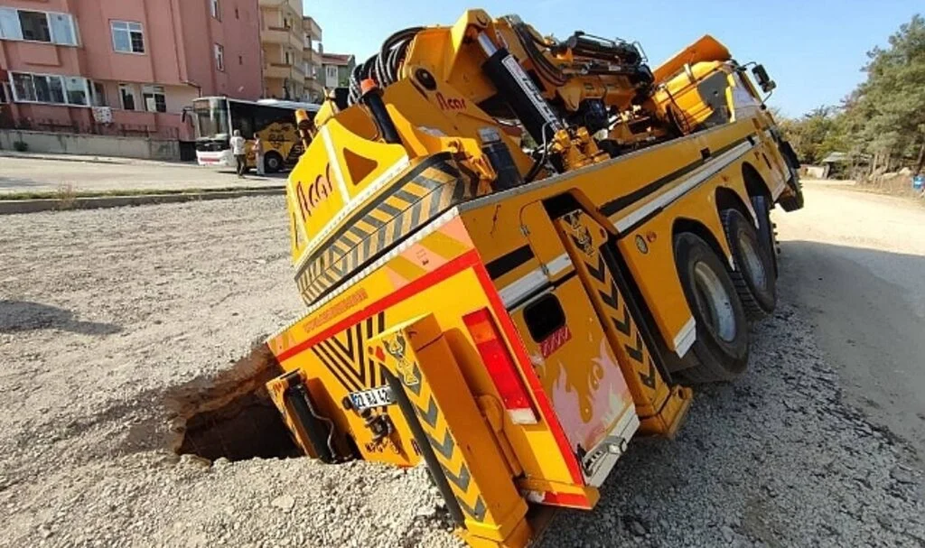 Yol vincin ağırlığını kaldıramadı