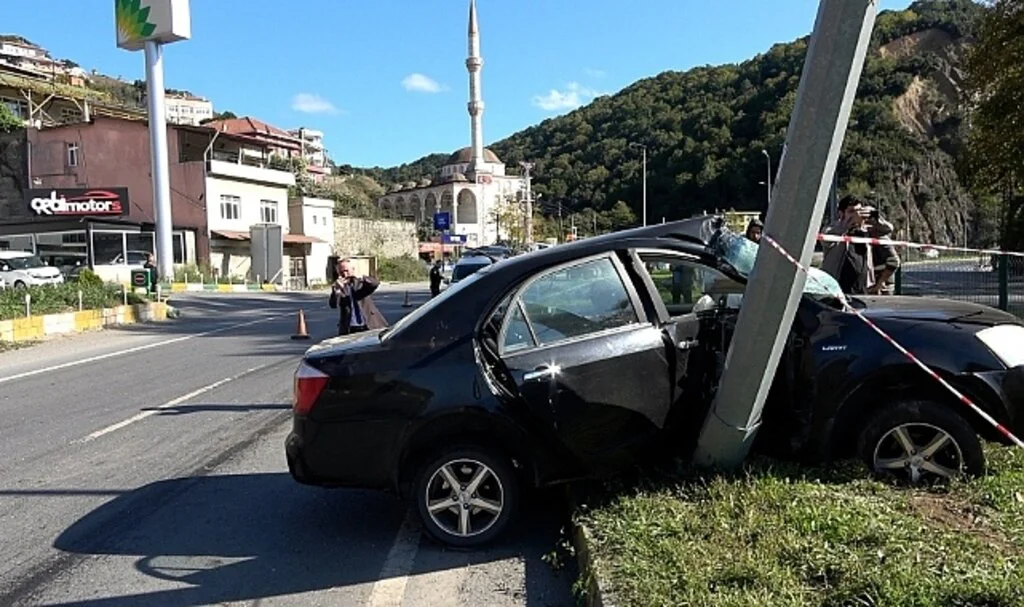 Yola dökülen yağ kazaya sebep oldu: 2 yaralı
