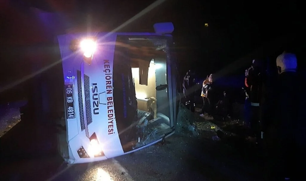 Yozgat’ta cenazeye gidenleri taşıyan yolcu otobüsü devrildi: 26 yaralı