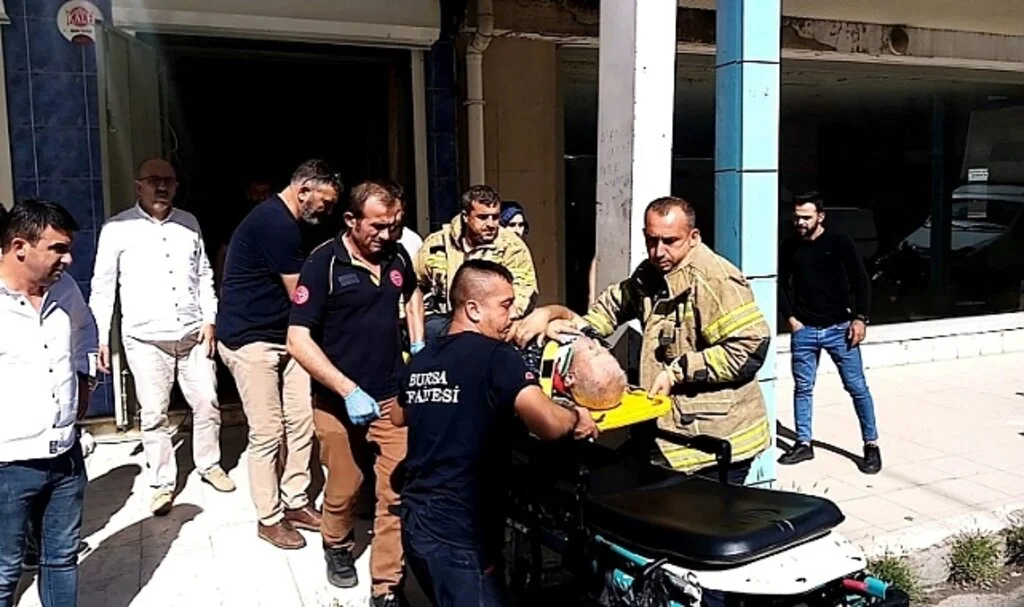 Yük asansörü düştü; 1 ağır yaralı