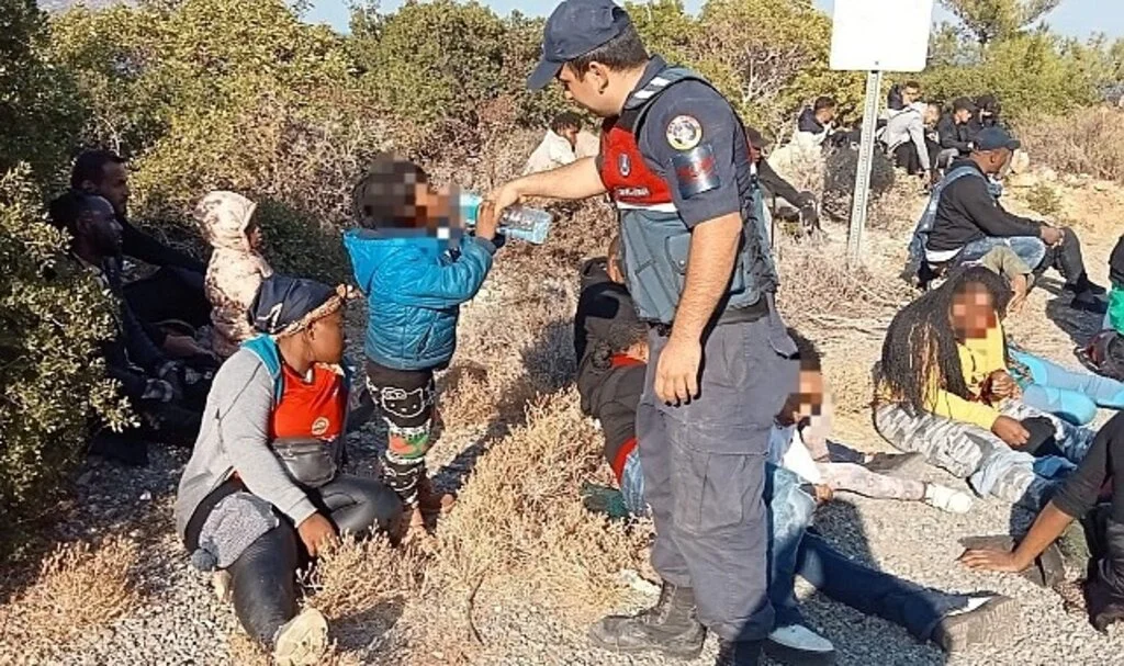 Yunanistan’ın ölüme terk ettiği 47 düzensiz göçmen kurtarıldı