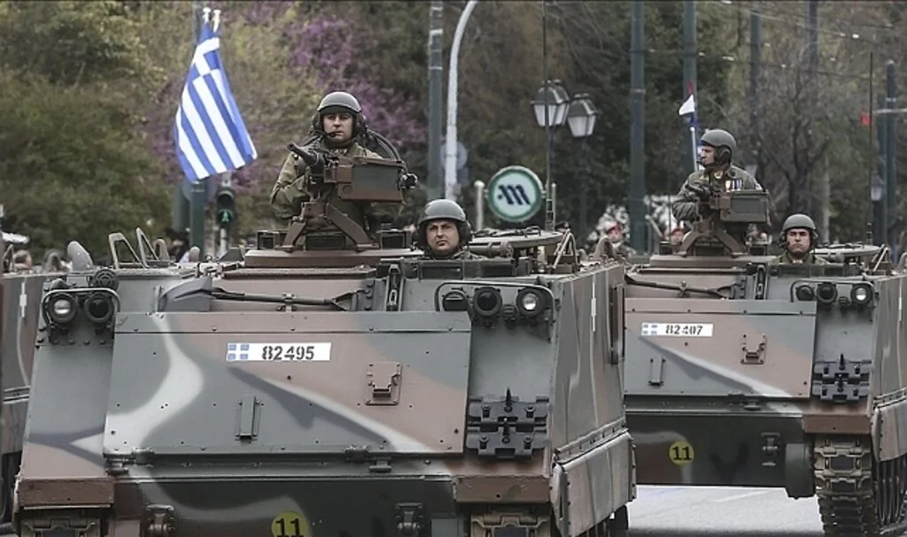 Yunanistan kötüye giden ekonomisine rağmen silah harcamalarını sürdürüyor