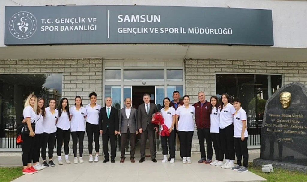  Zorlu Koleji Spor Kulübü Gençlik ve Spor İl Müdürü Feyzullah Dereci'yi ziyaret etti