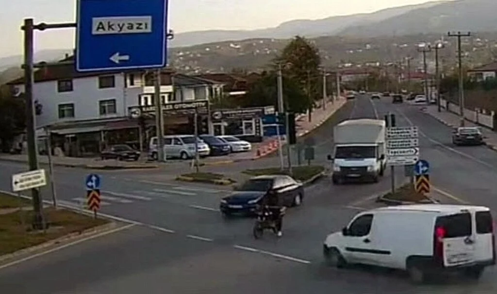 1 kişinin öldüğü, 4 kişinin yaralandığı kaza kamerada