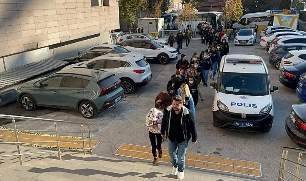 11 İldeki Dolandırıcılık Operasyonunda 20 Kişi Tutuklandı