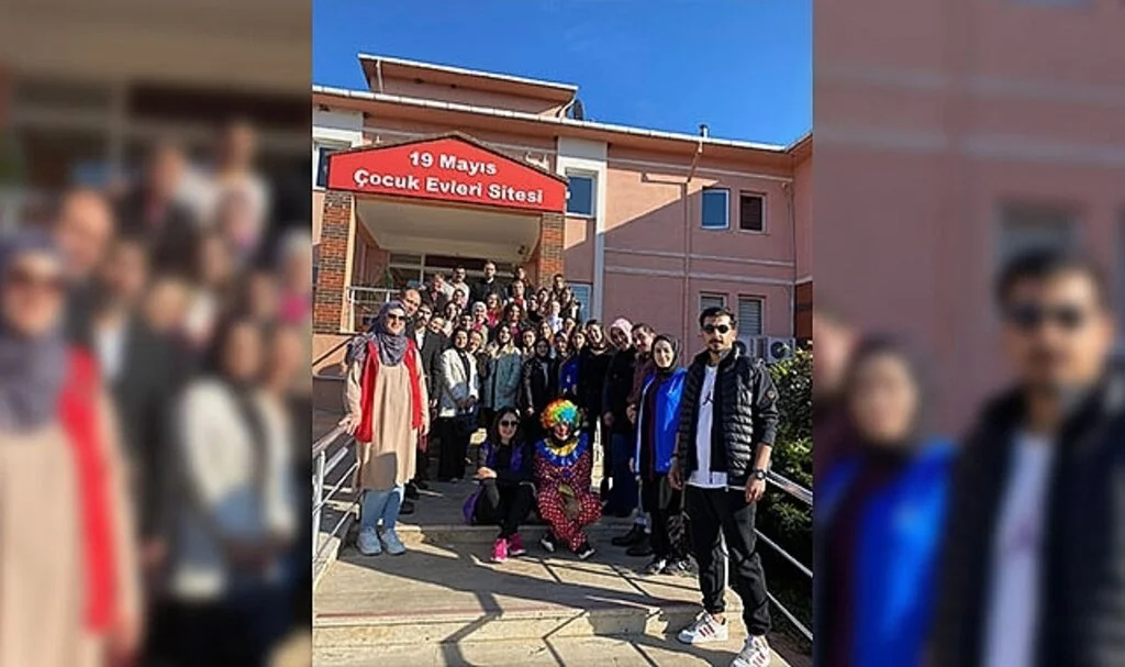 19 Mayıs Sevgi Evlerinde Gönüllere Dokundular