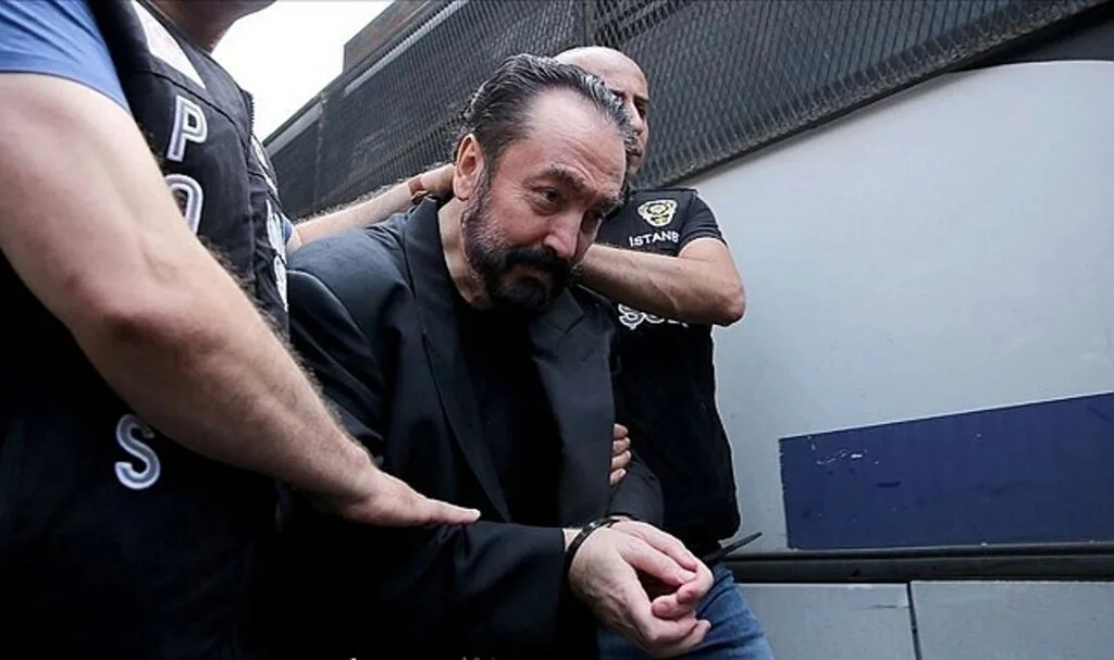 Adnan Oktar hakim karşısına çıktı, mahkemede savunma yaptı: "Ben normal bir insanım, olağanüstü bir varlık değilim"