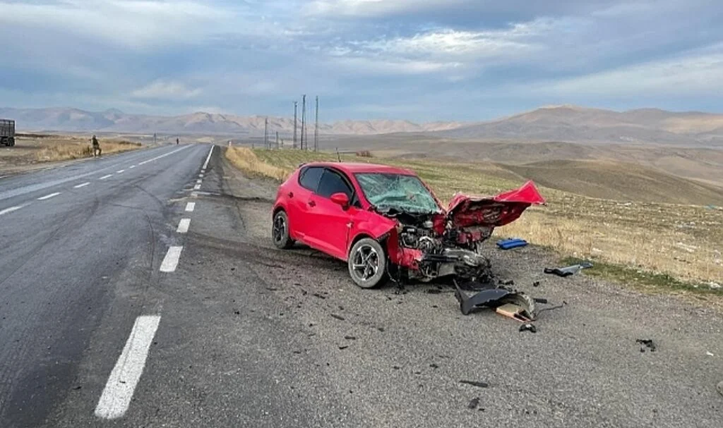 Ağrı’da Tır ile Otomobil Çarpıştı: 1 Ölü