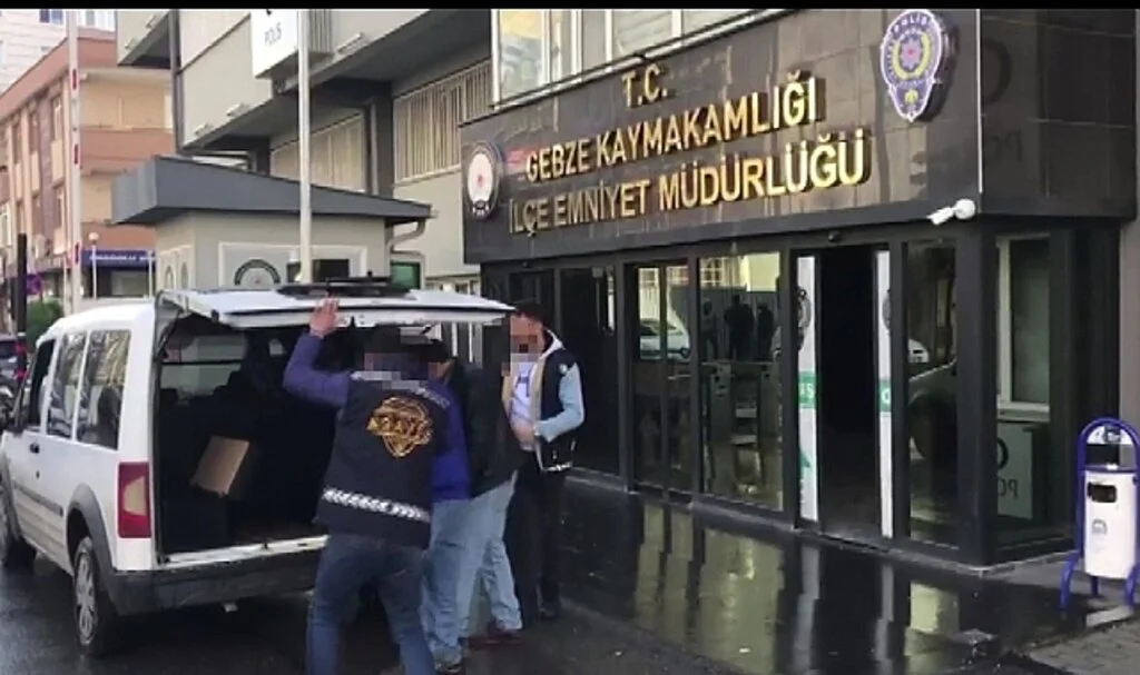 Akü hırsızları tutuklandı
