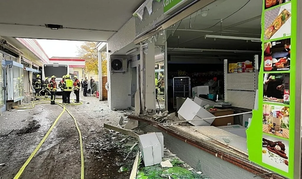 Almanya'da belediye otobüsü iş yerine daldı: 5 yaralı