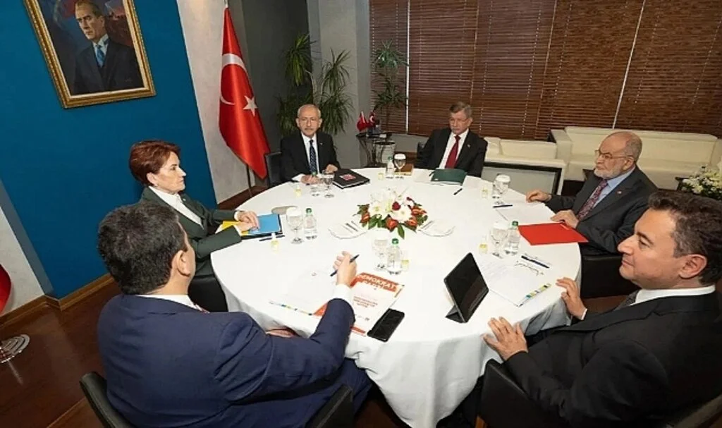 Altılı Masa'nın Anayasa Çalışması Hazır: Cumhurbaşkanı 7 Yıllığına Bir Kez Seçilecek