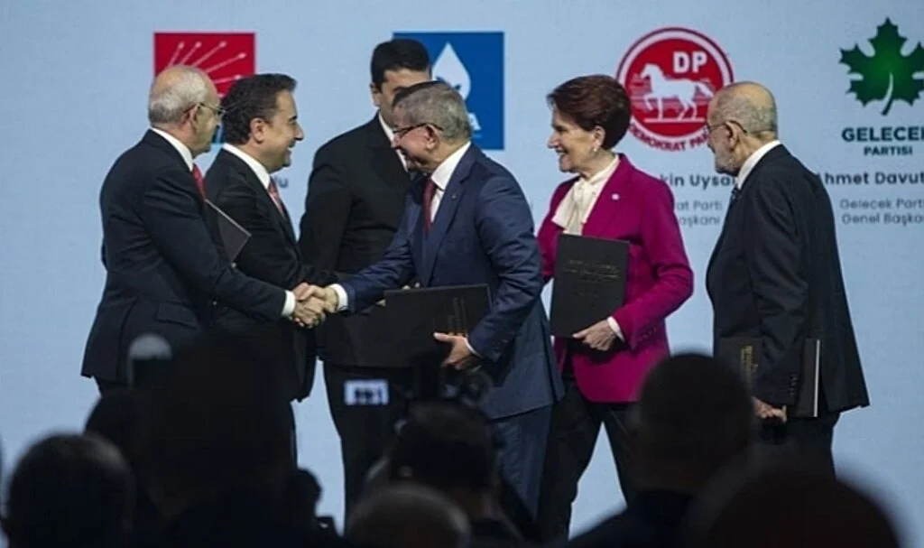 Altılı Masa'nın anayasa değişikliği çalışmasına AK Parti ve MHP'den ilk yorum