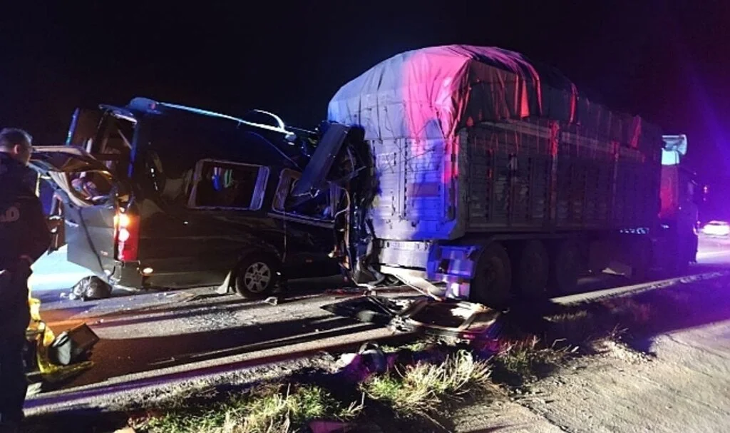 Amasya’da minibüs tıra çarptı: Ölü ve yaralılar var