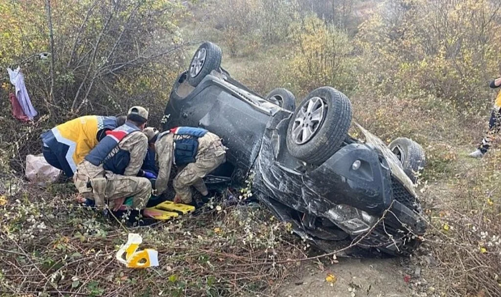 Amasya'da otomobil dere yatağına uçtu: 1 ölü, 4 yaralı