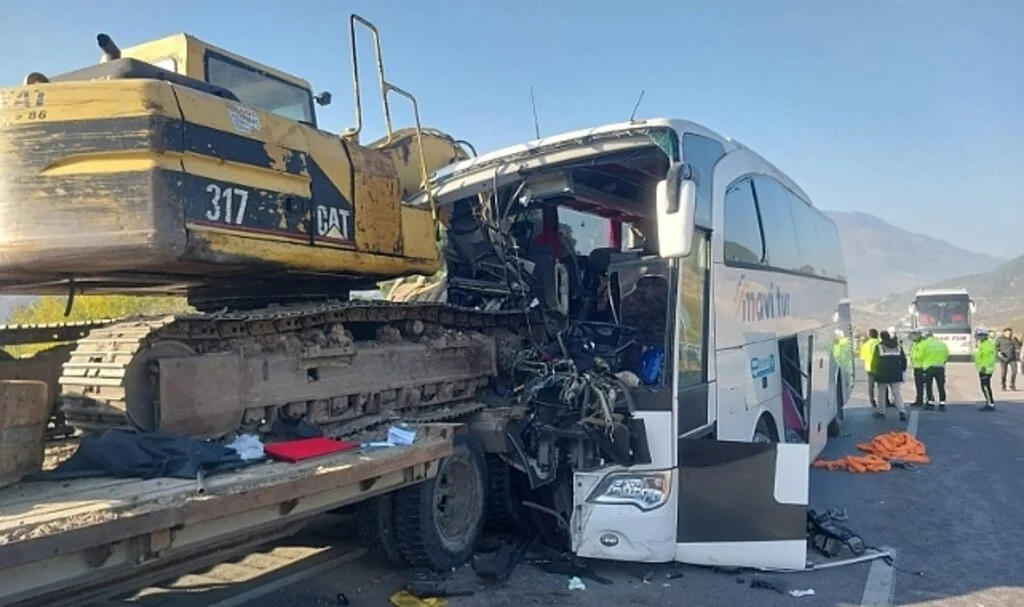 Amasya’daki feci kazada ölü sayısı 2’ye yükseldi