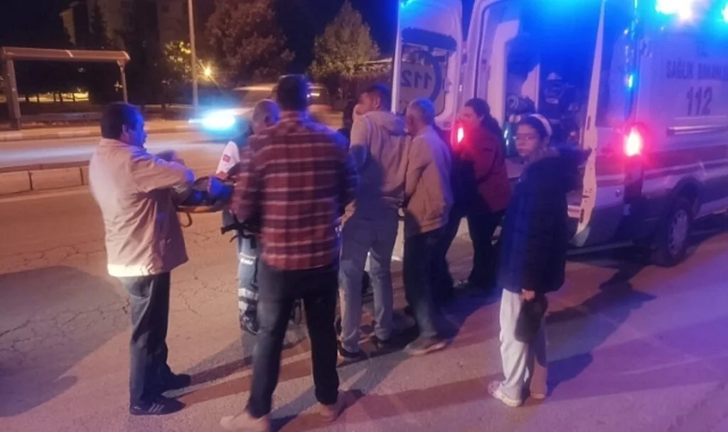 Aniden hareket eden minibüsten düştü