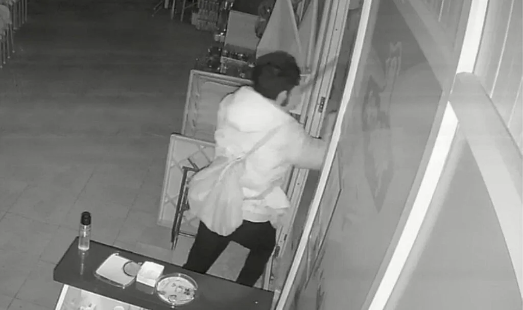 Antalya'da esnafın levyeli hırsız kabusu bitmiyor