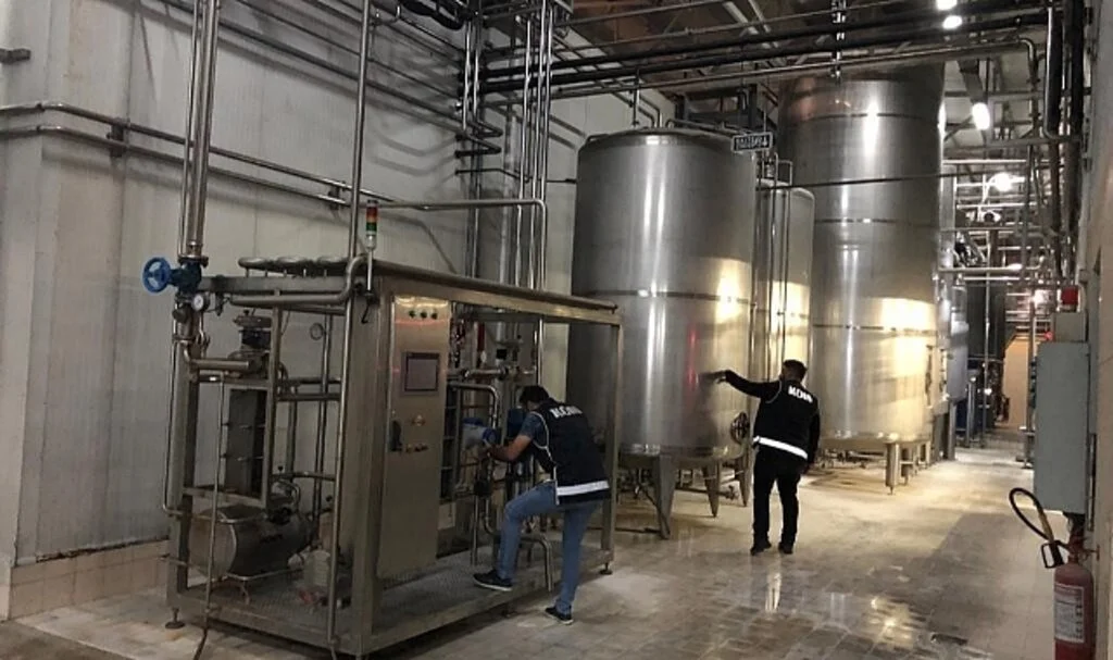Antalya’da kaçak alkol ve elektronik sigara operasyonu: 112 bin 200 litre alkol ele geçirildi