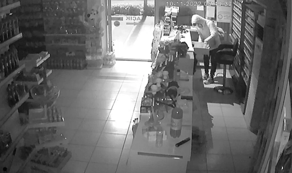 Antalya'da levyeli hırsız durdurulamıyor