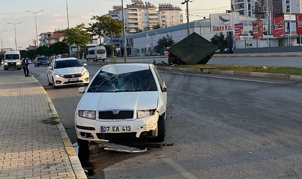 Antalya'da otomobil sulama deposuna çarptı: 1 yaralı