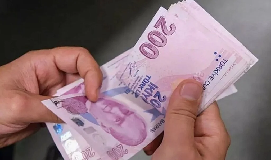 Asgari ücrette 'cepte' diyerek yeni rakamı açıkladı: Önce 8.250 TL, sonra 10 bin TL…