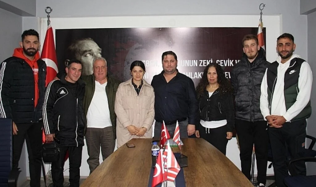Atakum Belediyespor Kulübü Başkanı Deryal Antrenörlerle Toplandı 