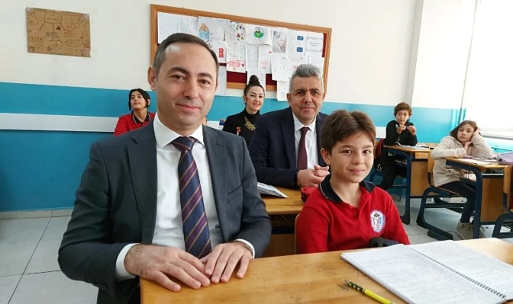 Atakum Kaymakamı Yıldız’dan öğrencilere simit