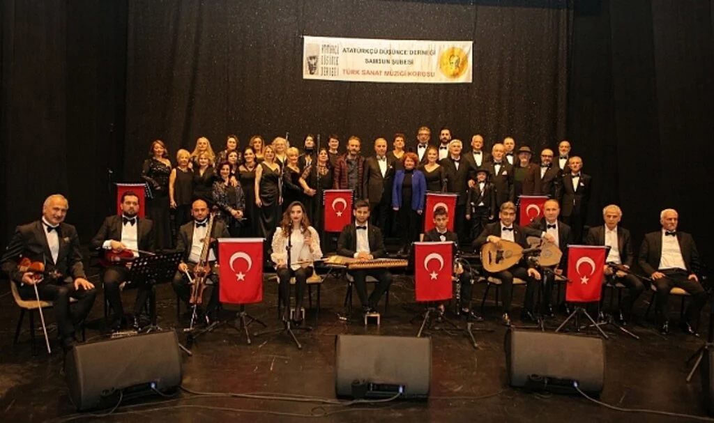 Atatürk'ün Sevdiği Şarkılar Seslendirildi 
