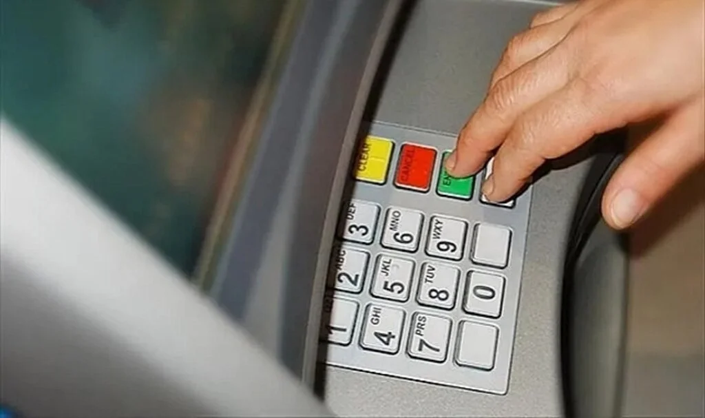 ATM kullananlar dikkat! Paranızdan olabilirsiniz