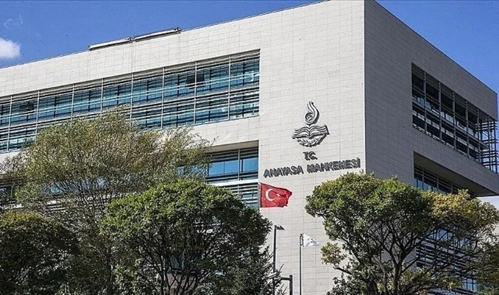AYM, Öğretmenlik Meslek Kanunu'nun bazı hükümlerinin iptali isteminin görüşülmesini erteledi