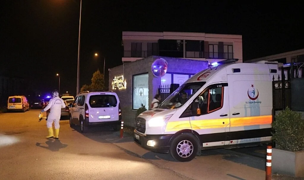 Ayrıldığı eşinin evinde kendisini yakan adam hayatını kaybetti