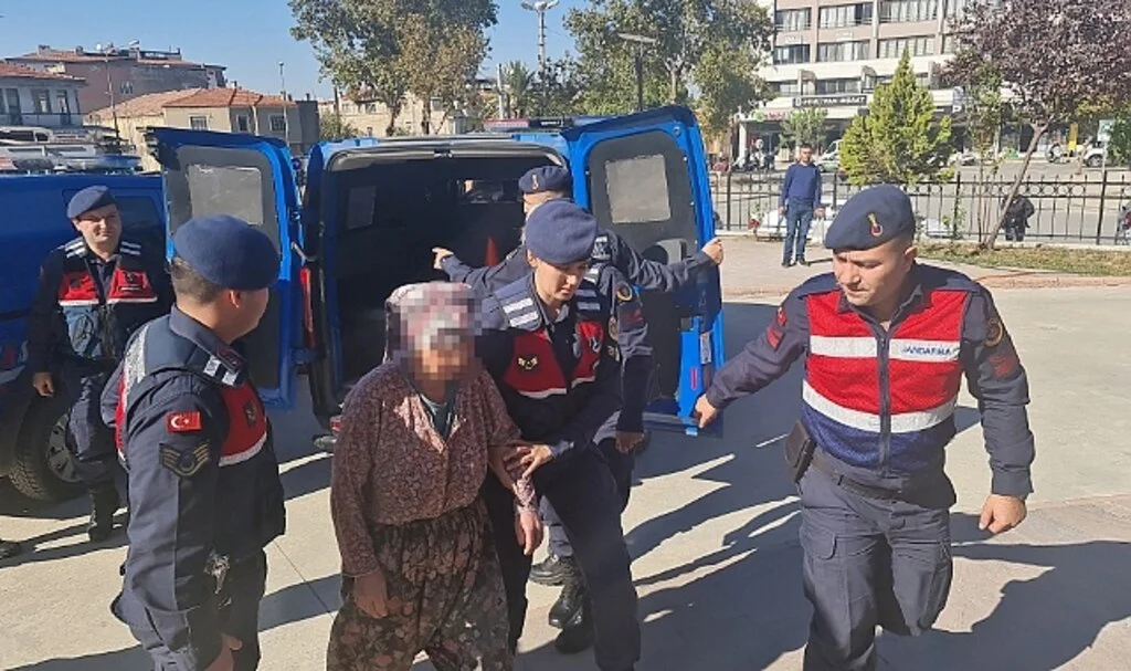 Babasını darbederek öldürdüğü ileri sürülen kadın tutuklandı