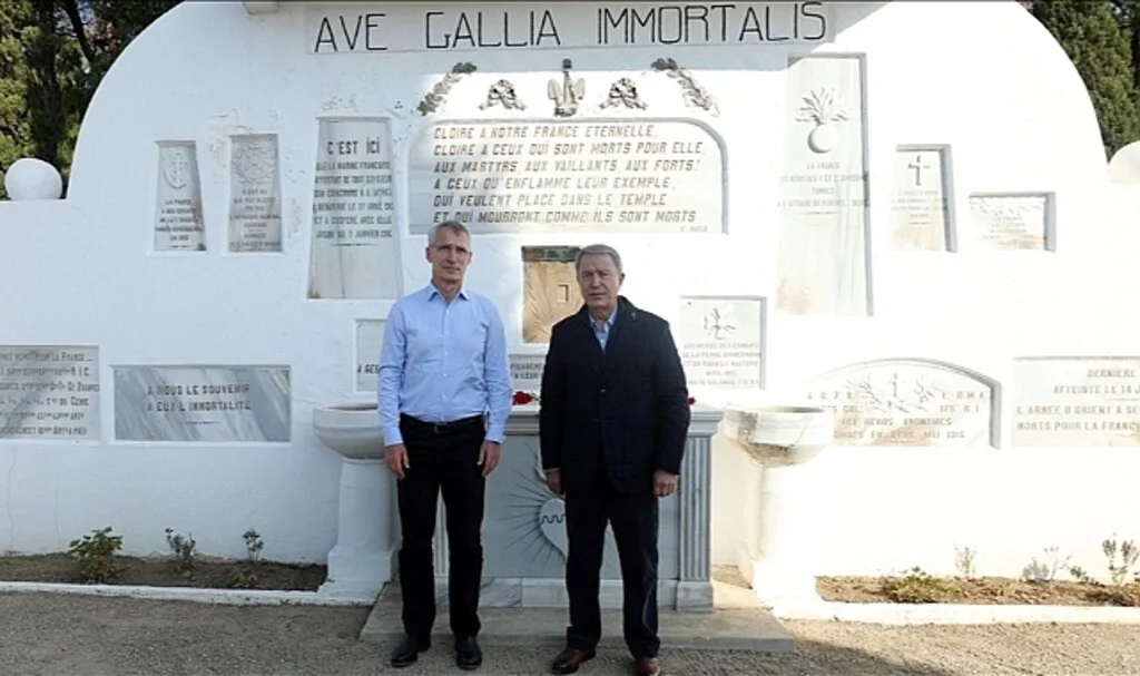 Bakan Akar ve NATO Genel Sekreteri Stoltenberg'ten Şehitler Abidesi'ne ziyaret