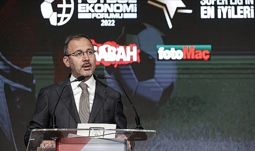 Bakan Kasapoğlu: Hedefimiz, her alanda her branşta olduğu gibi futbolda da zirvede yer almaktır