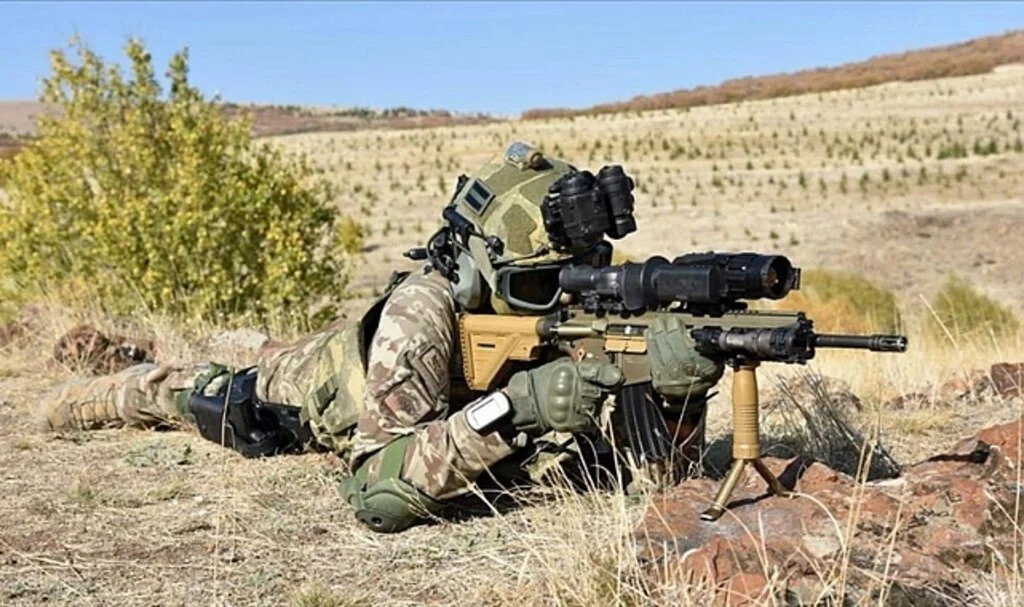 Barış Pınarı bölgesinde taciz ateşi açan 2 PKK/YPG'li terörist etkisiz hale getirildi