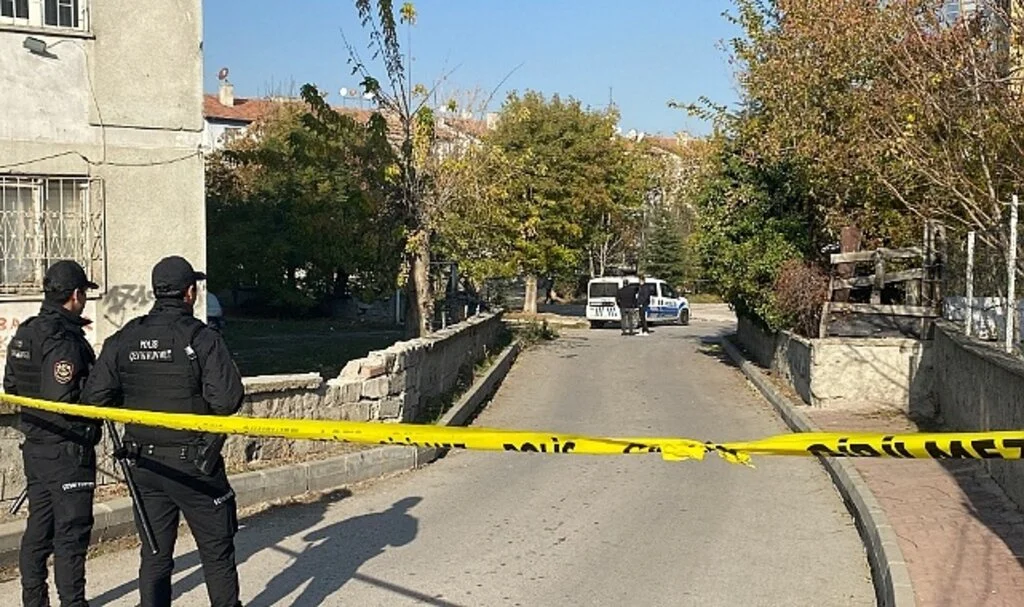 Başkent'te Afganistan uyruklu 5 kişinin öldürüldüğü evde incelemeler devam ediyor