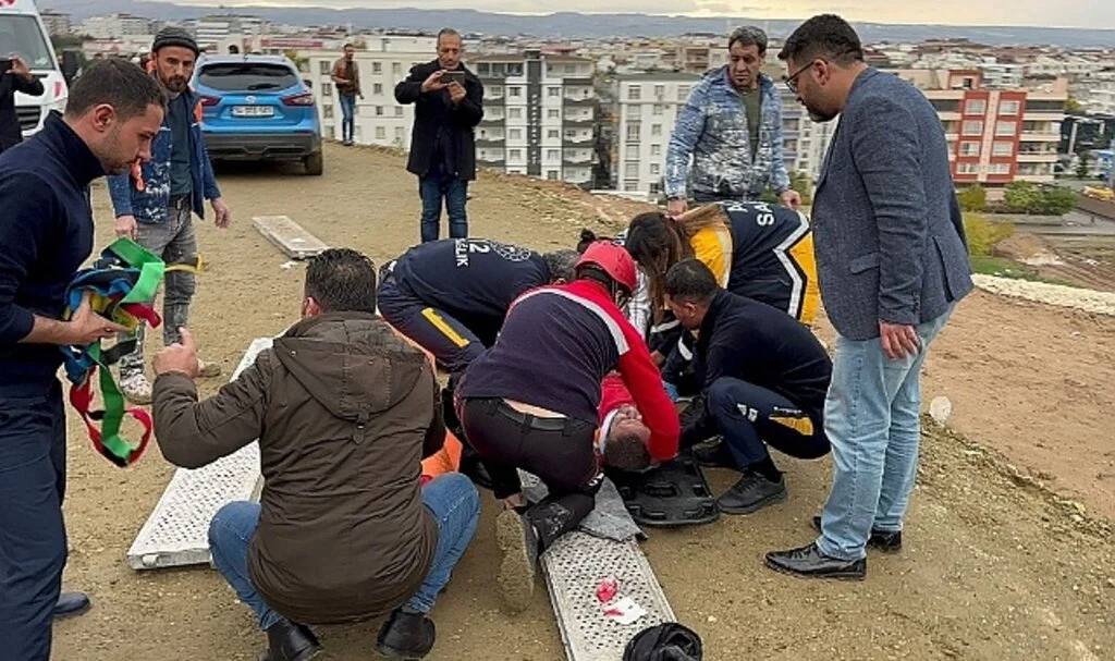 Batman’da cami külliyesi çöktü: 2’si ağır,14 yaralı
