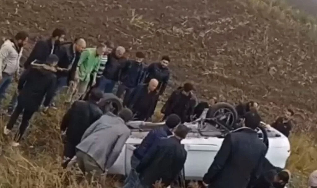 Batman’da otomobil kayganlaşan yolda şarampole yuvarlandı: 5 yaralı