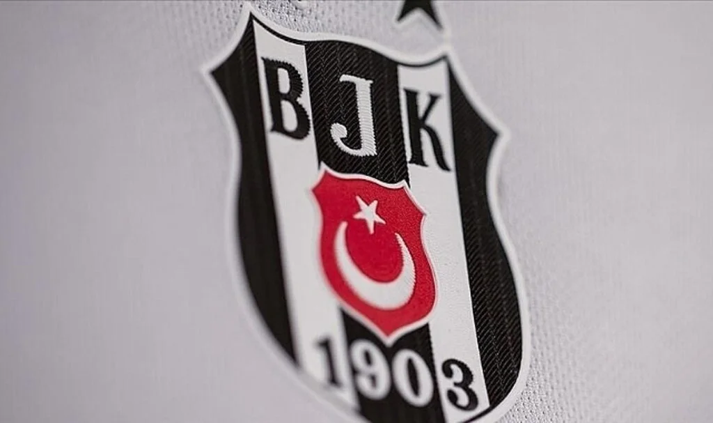 Beşiktaş, altyapısından 4 futbolcuyla profesyonel sözleşme imzaladı