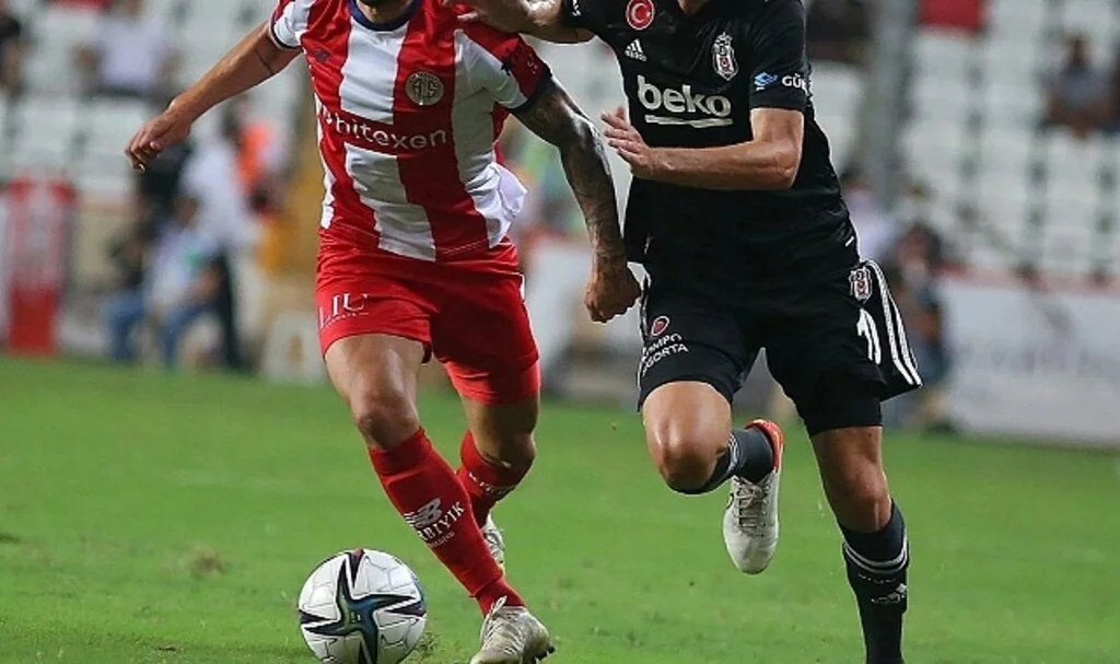Beşiktaş - Antalyaspor maçı ertelendi!
