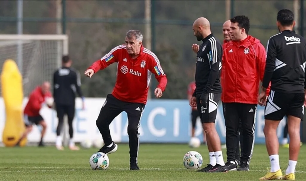 Beşiktaş'ın Galatasaray derbisi kamp kadrosu belli oldu