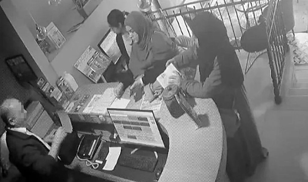 Beyoğlu'nda pes dedirten olay: İşe başladığı ilk gün müşteriden "oda parası" adı altında 2 bin pound aldı