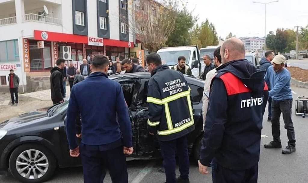 Bingöl’de tır ile otomobil çarpıştı: 2 yaralı