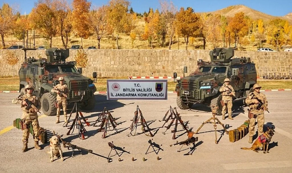 Bitlis’te çok sayıda silah ve mühimmat ele geçirildi