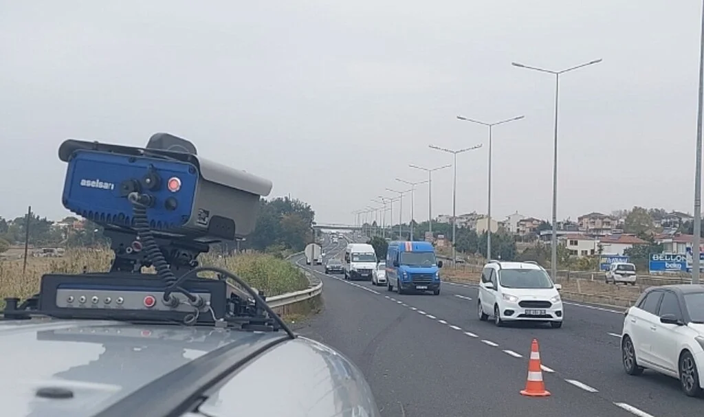 Bu araca dikkat: Hız radarı değil emisyon radarı