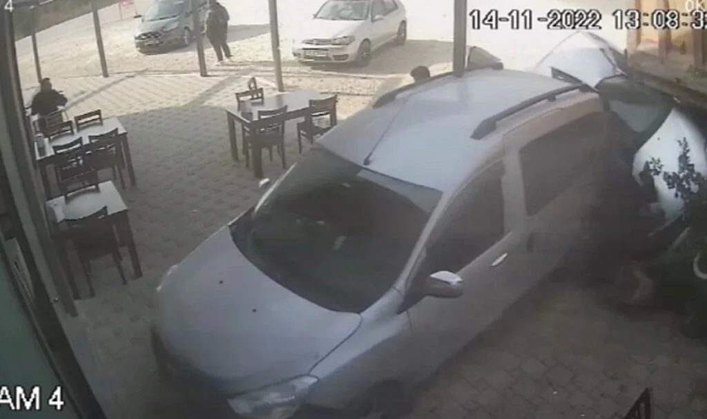 Bursa’da freni boşalan hafriyat kamyonu dehşet saçtı, o anlar kameralarda