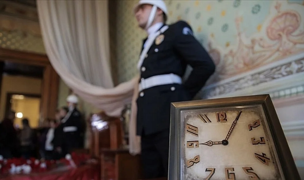 Büyük Önder Atatürk, Dolmabahçe Sarayı'ndaki odasında törenle anıldı