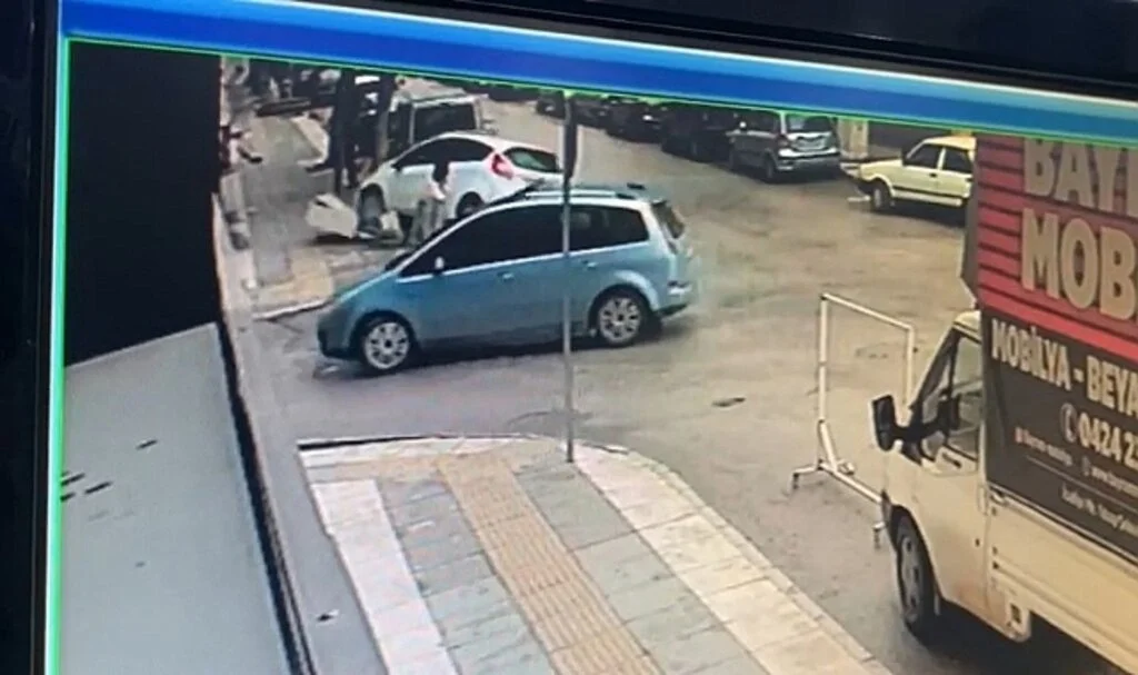Çarpışan iki aracın arasında kalmaktan son anda böyle kurtuldu