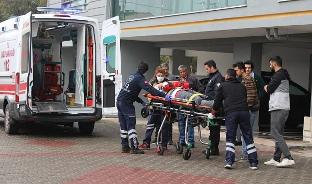 Çatıdan düşen şahıs yaralandı